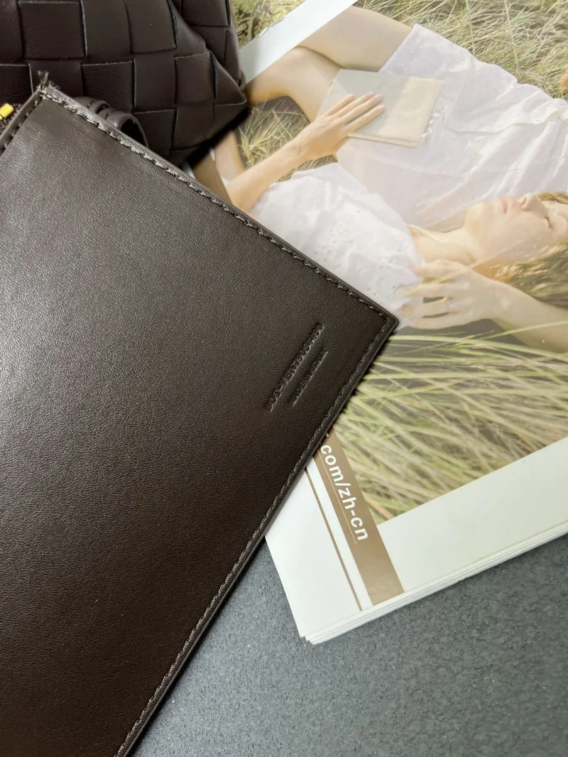 Alternative view of BV Shopping Bags-142