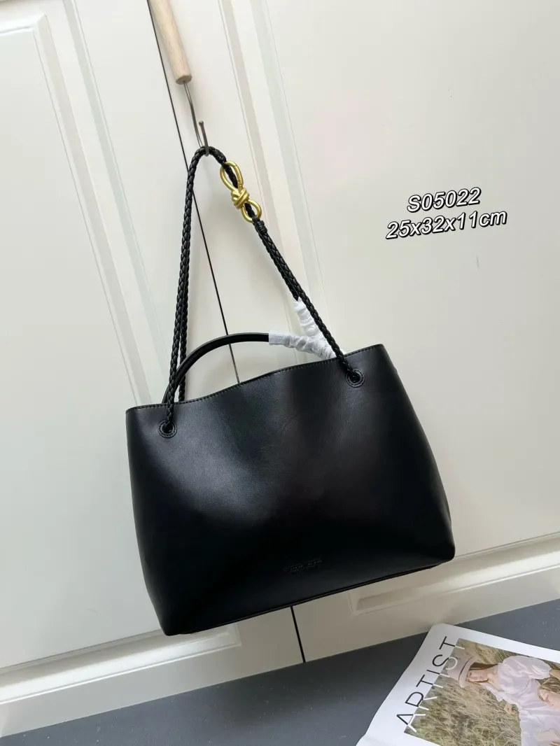 Bottega Veneta Black Leather Tote Bag S05022 - Image 3