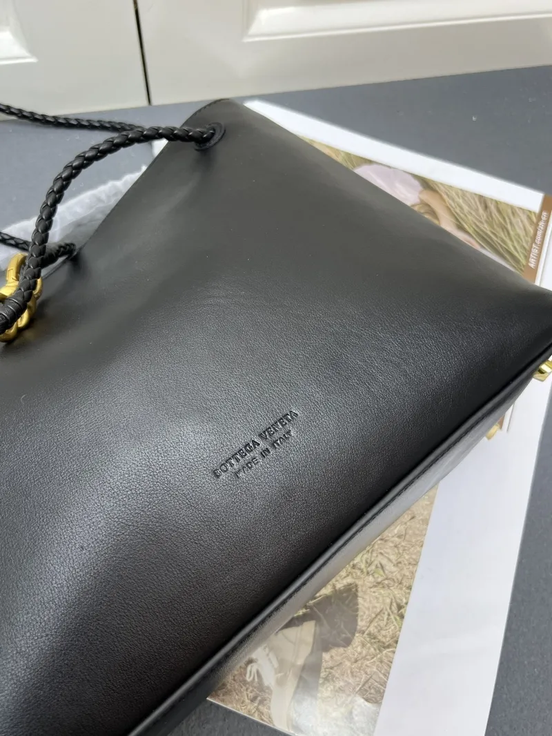 Bottega Veneta Black Leather Tote Bag S05022 - Image 5
