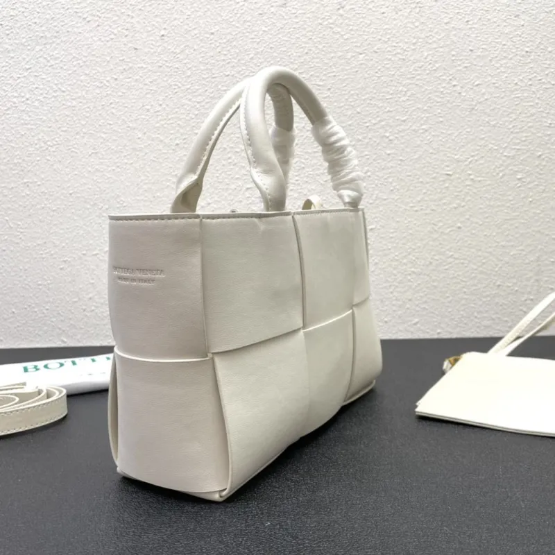 Bottega Veneta Off-White Tote Bag with Pouch S06002 - Image 3