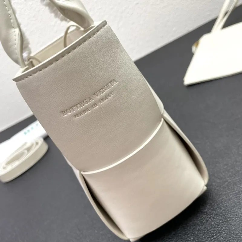 Bottega Veneta Off-White Tote Bag with Pouch S06002 - Image 4
