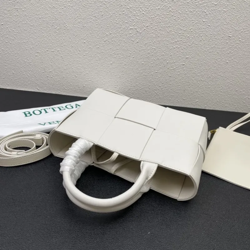 Bottega Veneta Off-White Tote Bag with Pouch S06002 - Image 5