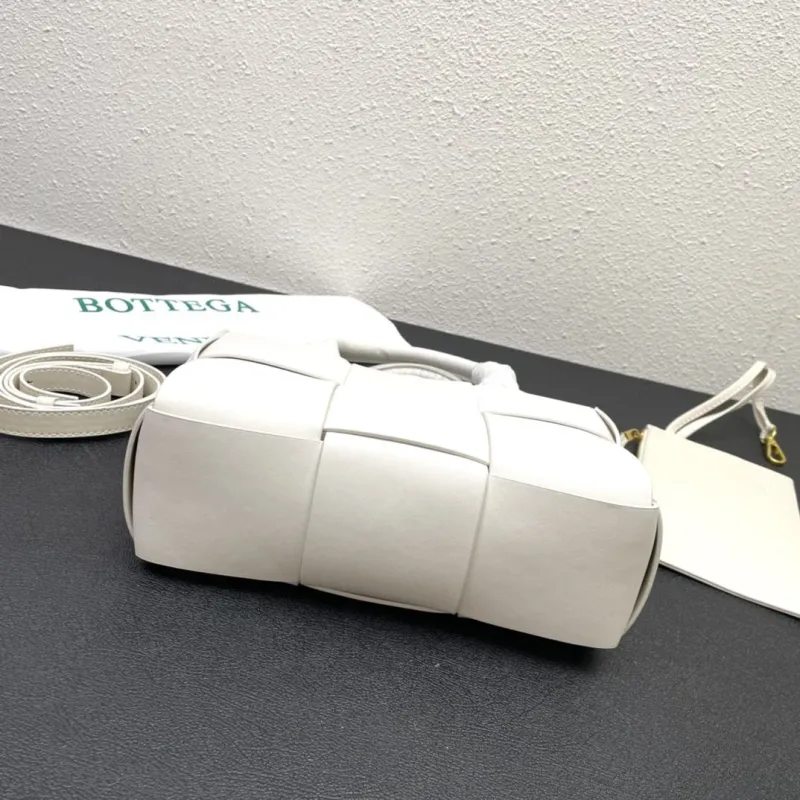 Bottega Veneta Off-White Tote Bag with Pouch S06002 - Image 6