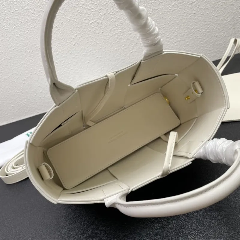 Bottega Veneta Off-White Tote Bag with Pouch S06002 - Image 7