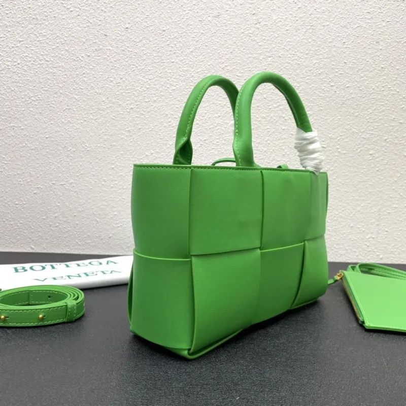 Bottega Veneta Green Tote Bag S06002 - Image 3