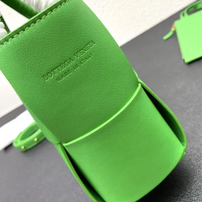 Bottega Veneta Green Tote Bag S06002 - Image 4