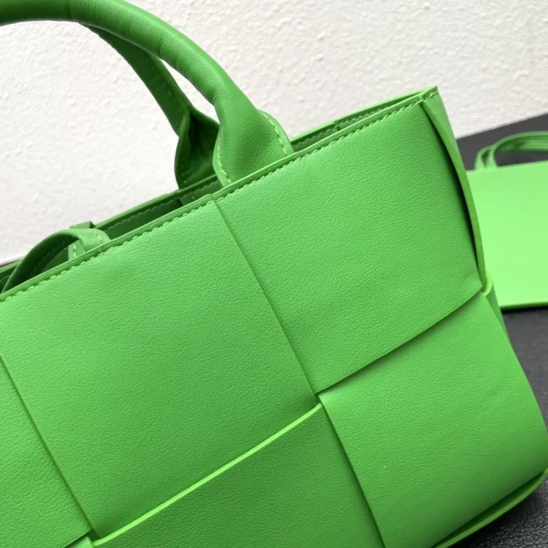 Bottega Veneta Green Tote Bag S06002 - Image 5
