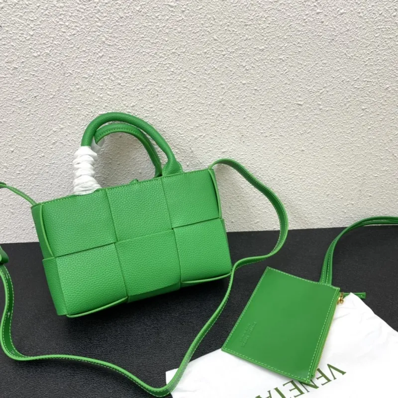 Bottega Veneta Green Mini Tote Bag S06002 20x13x7cm - Image 4
