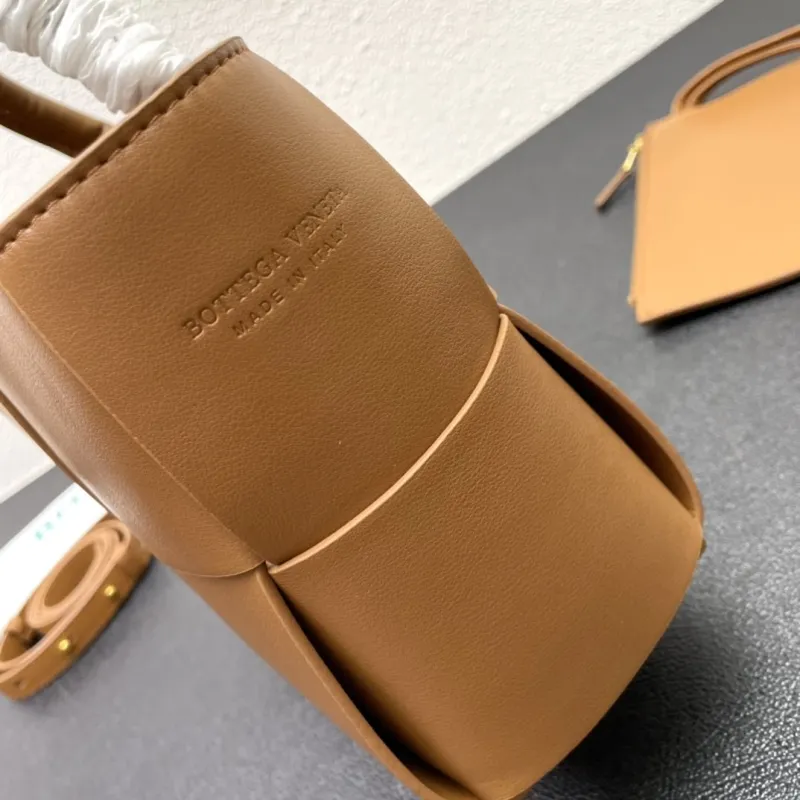 Bottega Veneta Brown Leather Tote Bag S06002 - Image 4