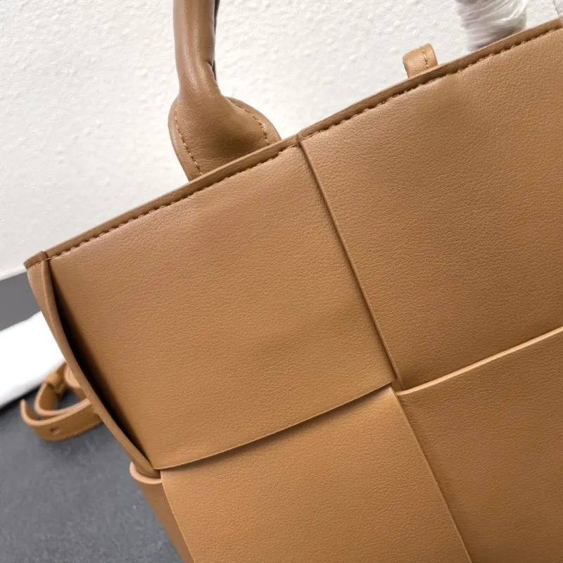 Bottega Veneta Brown Leather Tote Bag S06002 - Image 5