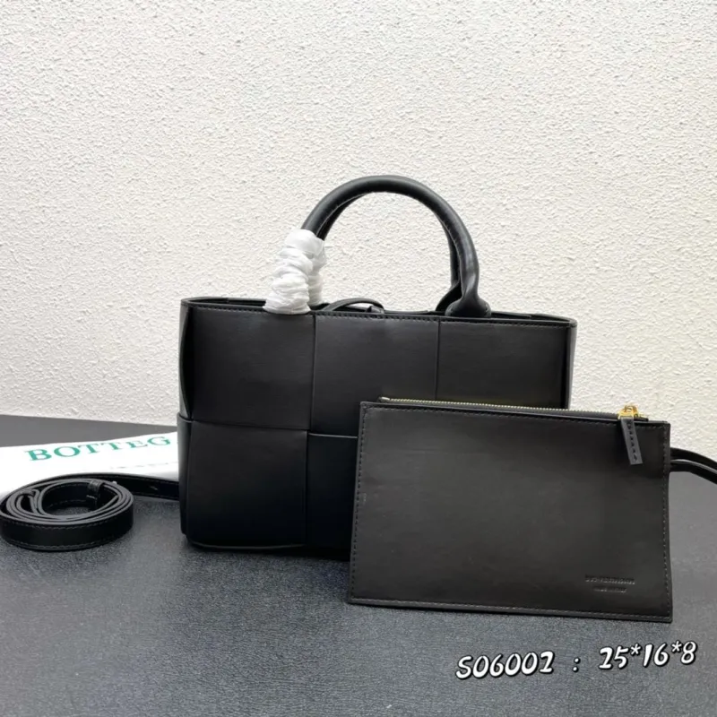 Bottega Black Leather Tote Bag S06002