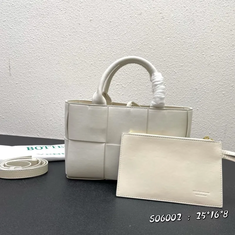 Bottega Veneta Off-White Tote Bag S06002