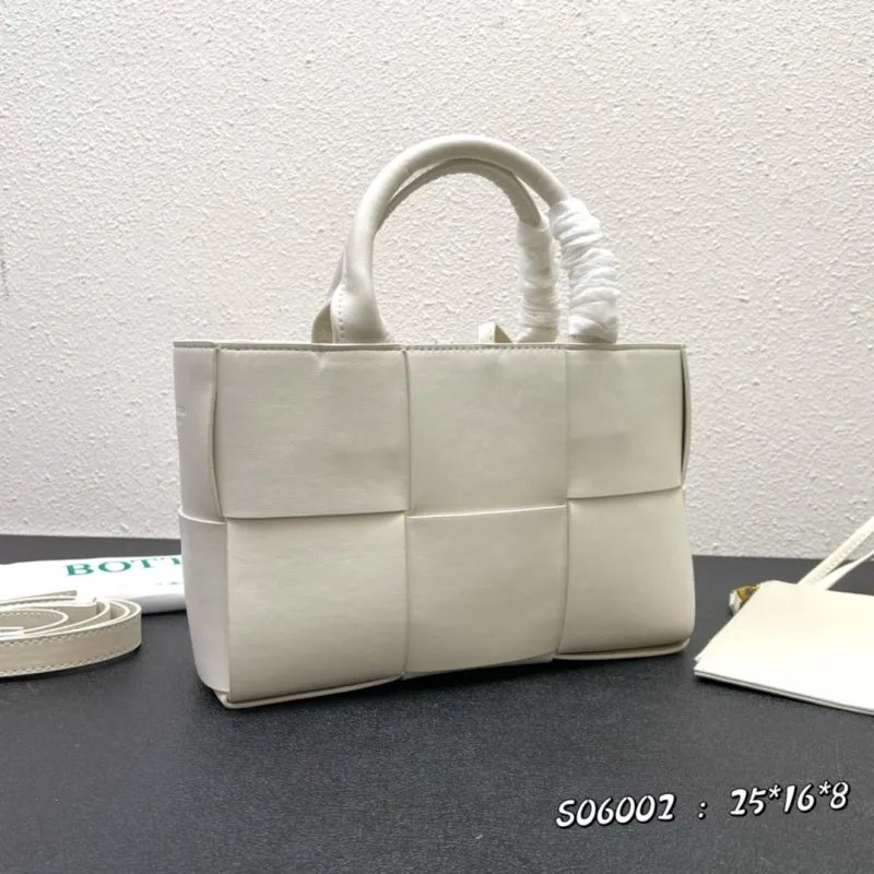 Alternative view of Bottega Veneta Off-White Tote Bag S06002