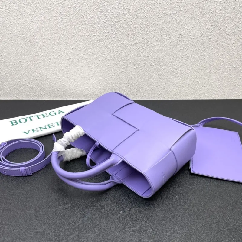 Bottega Veneta Purple Woven Tote Bag S06002 - Image 6