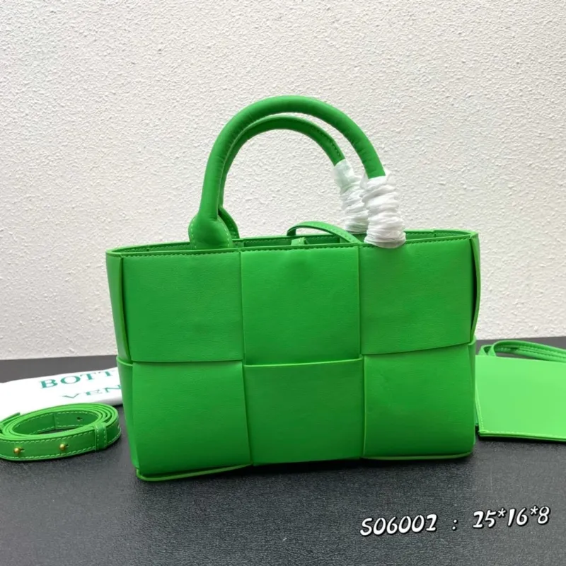 Alternative view of Bottega Veneta Green Tote Bag S06002