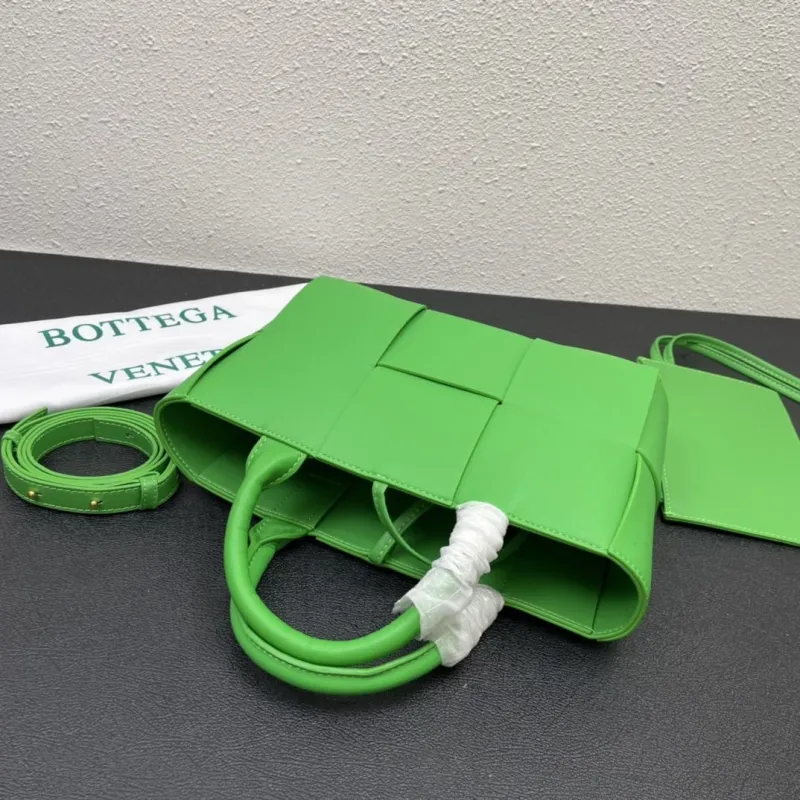 Bottega Veneta Green Tote Bag S06002 - Image 6