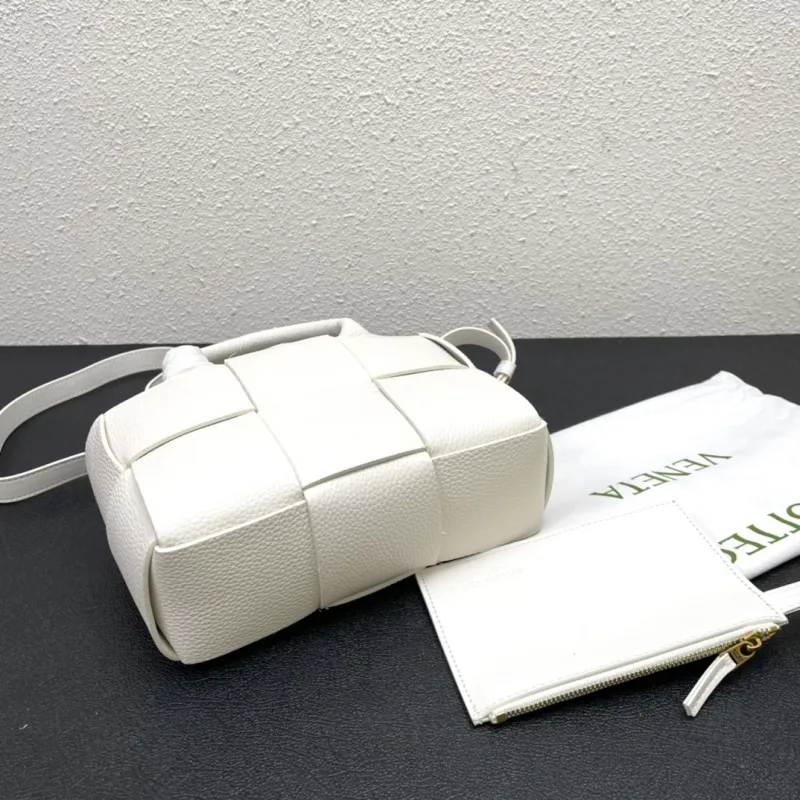 Bottega Veneta White Mini Tote Bag S06002 - Image 5
