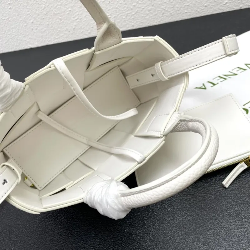Bottega Veneta White Mini Tote Bag S06002 - Image 7