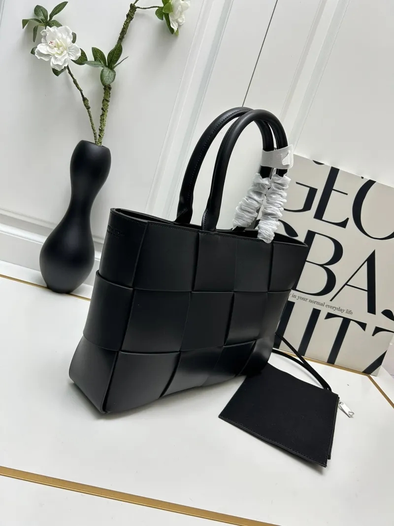 BV Black Woven Shopping Tote Bag S06003 - Image 3