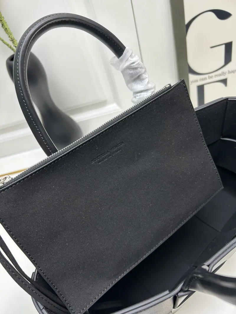 BV Black Woven Shopping Tote Bag S06003 - Image 9