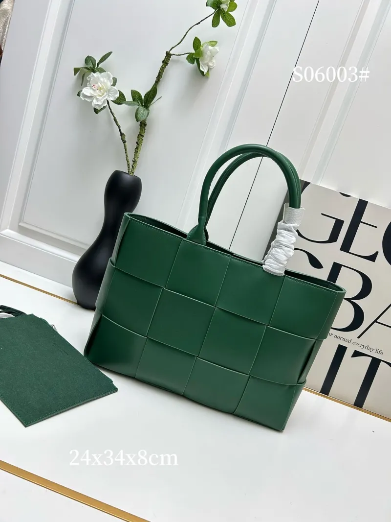 BV Green Woven Tote Bag S06003