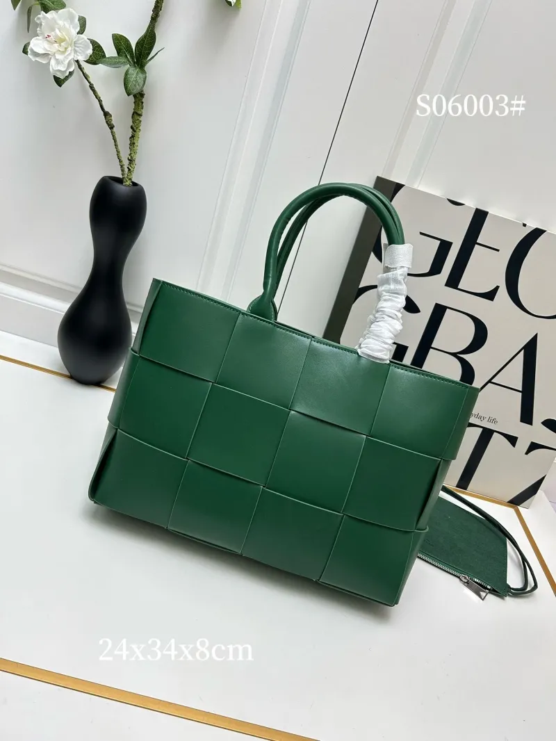 Alternative view of BV Green Woven Tote Bag S06003