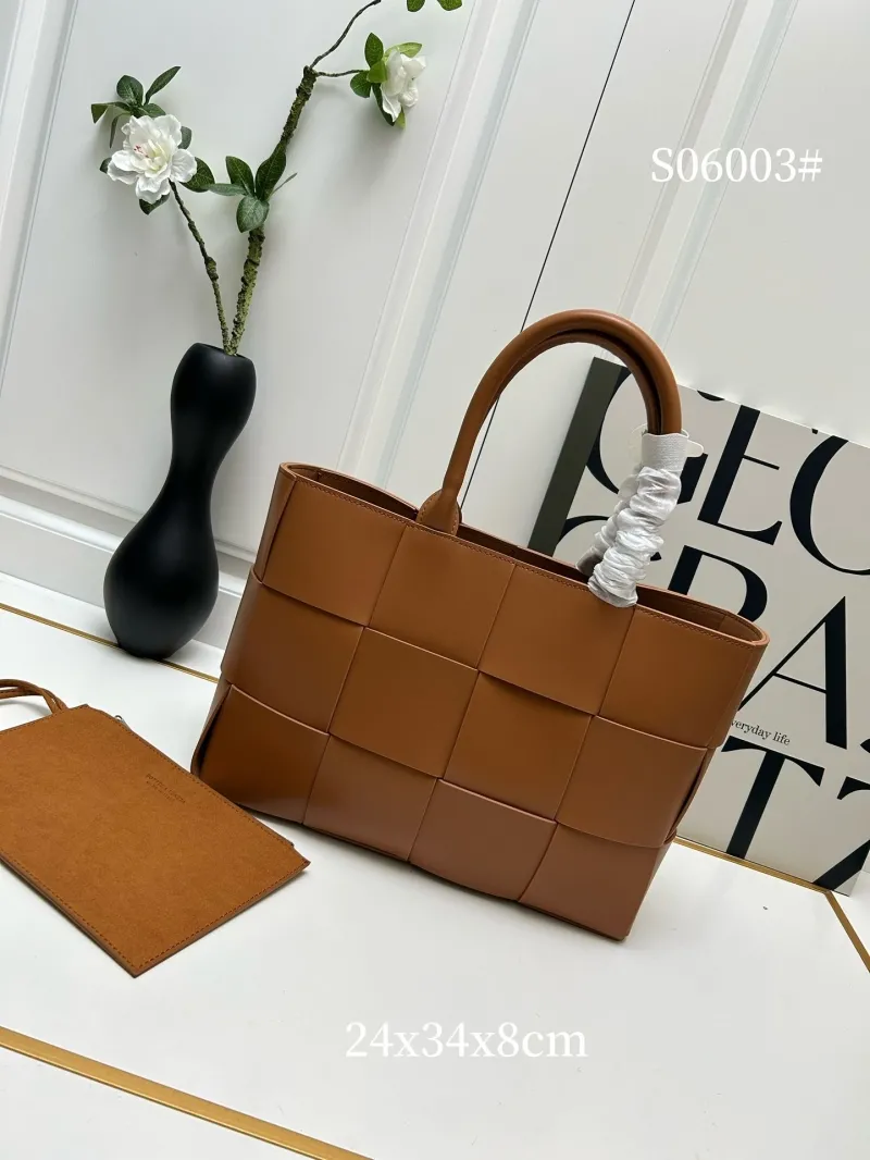 BV Brown Leather Tote Bag S06003