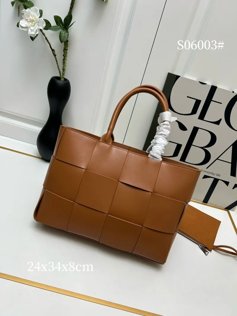 Alternative view of BV Brown Leather Tote Bag S06003