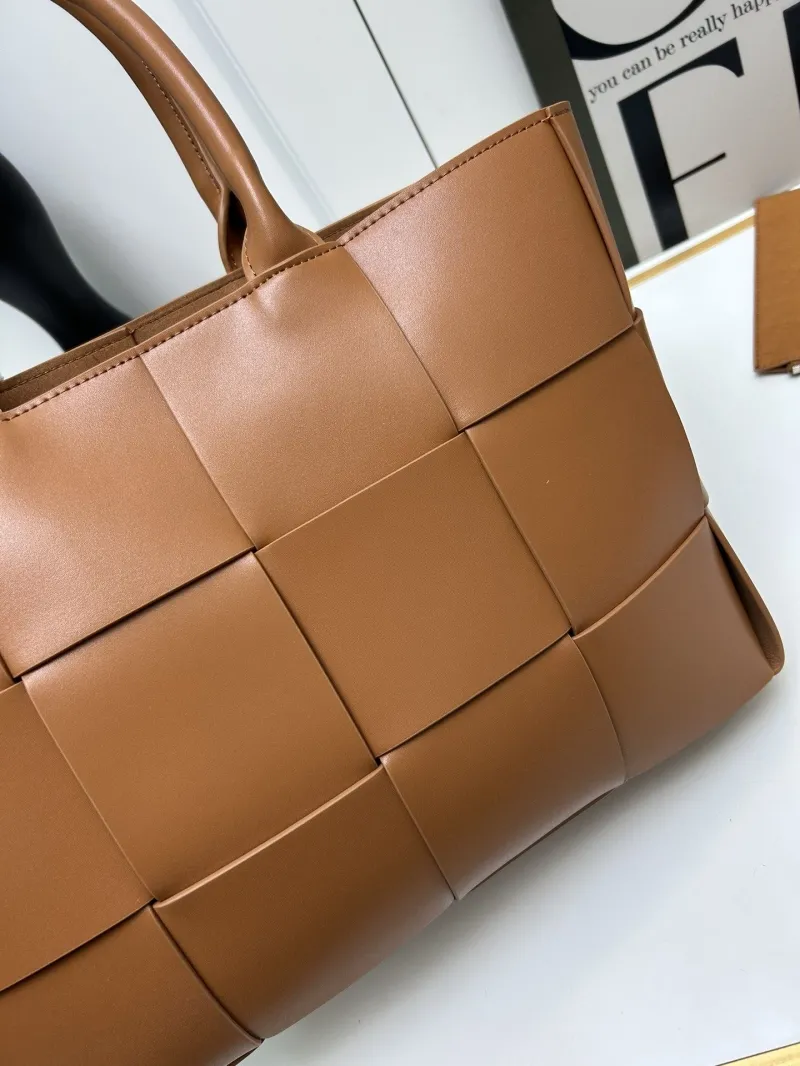 BV Brown Leather Tote Bag S06003 - Image 4