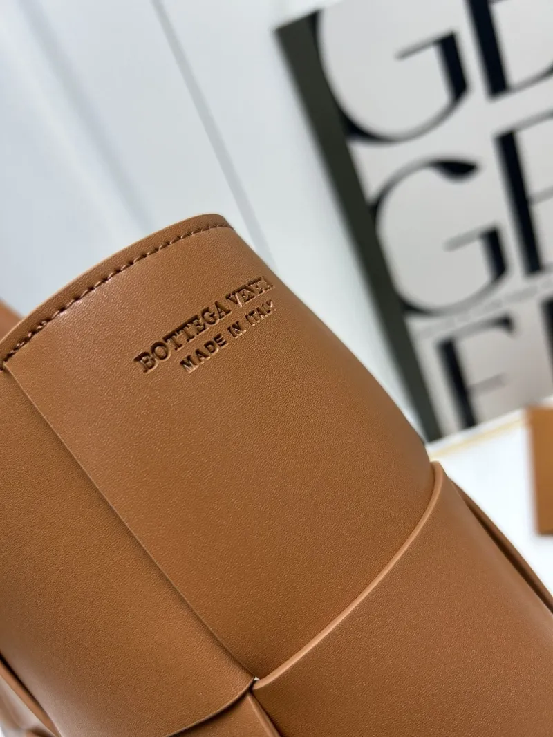 BV Brown Leather Tote Bag S06003 - Image 6