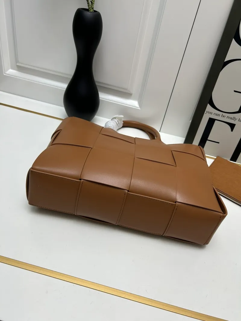 BV Brown Leather Tote Bag S06003 - Image 7