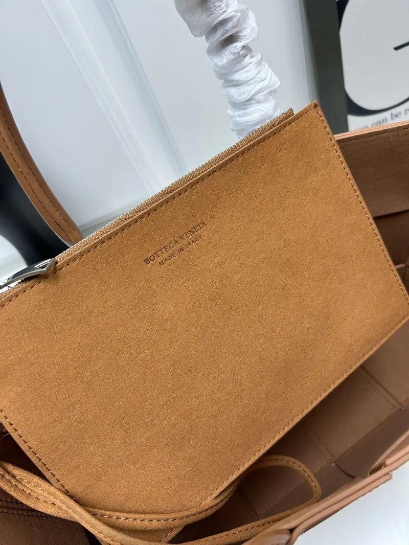 BV Brown Leather Tote Bag S06003 - Image 8