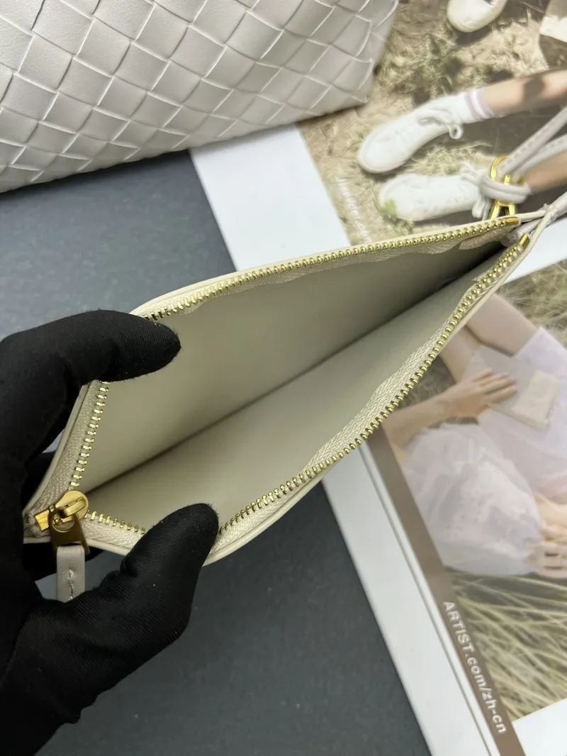 Alternative view of BV Shopping Bags-207