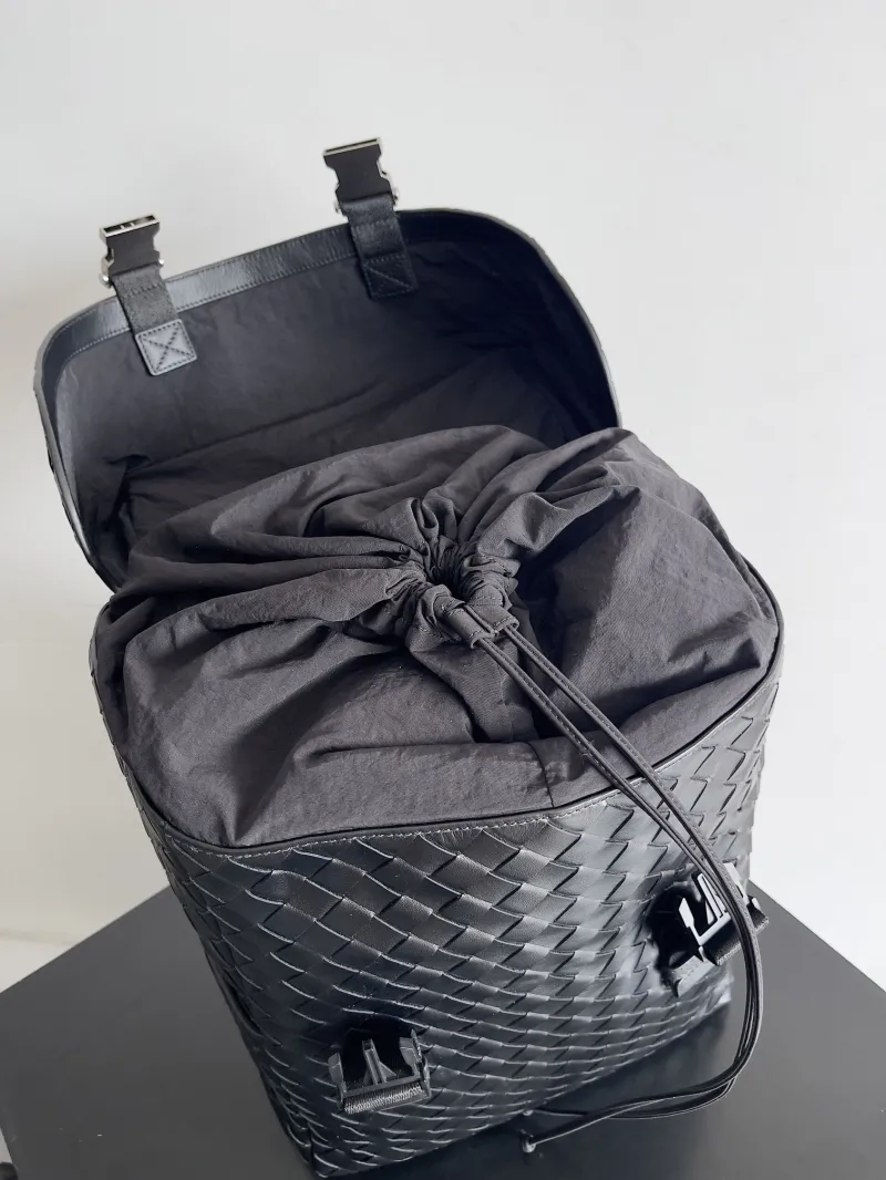 Bottega Veneta Black Woven Leather Backpack - Image 5
