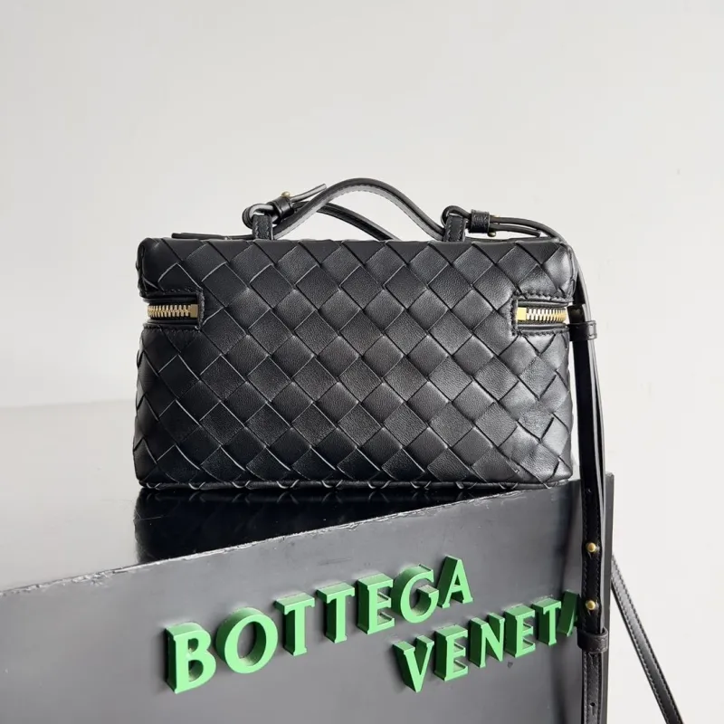 Bottega Veneta Black Woven Leather Crossbody Bag - Image 3