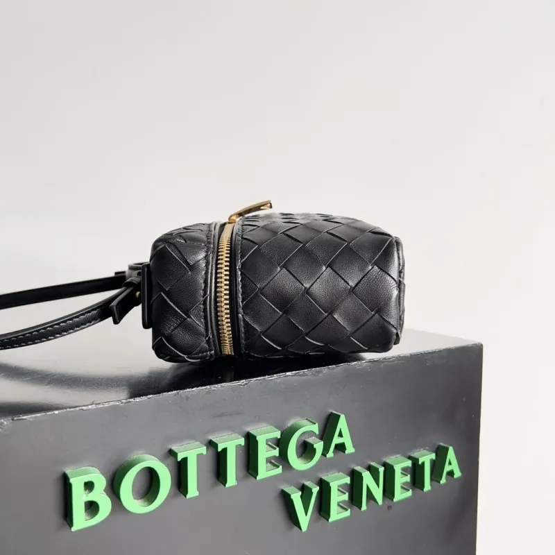 Bottega Veneta Black Woven Leather Crossbody Bag - Image 4