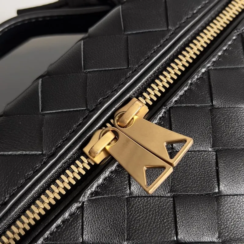 Bottega Veneta Black Woven Leather Crossbody Bag - Image 6