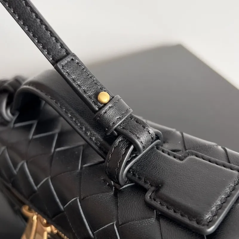 Bottega Veneta Black Woven Leather Crossbody Bag - Image 7
