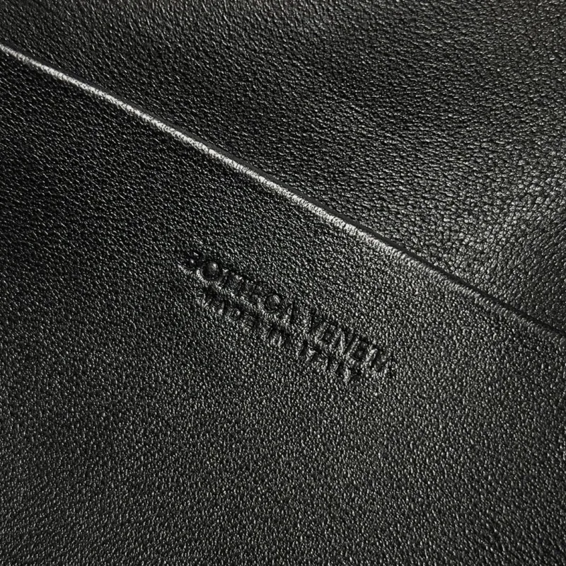 Bottega Veneta Black Woven Leather Crossbody Bag - Image 8