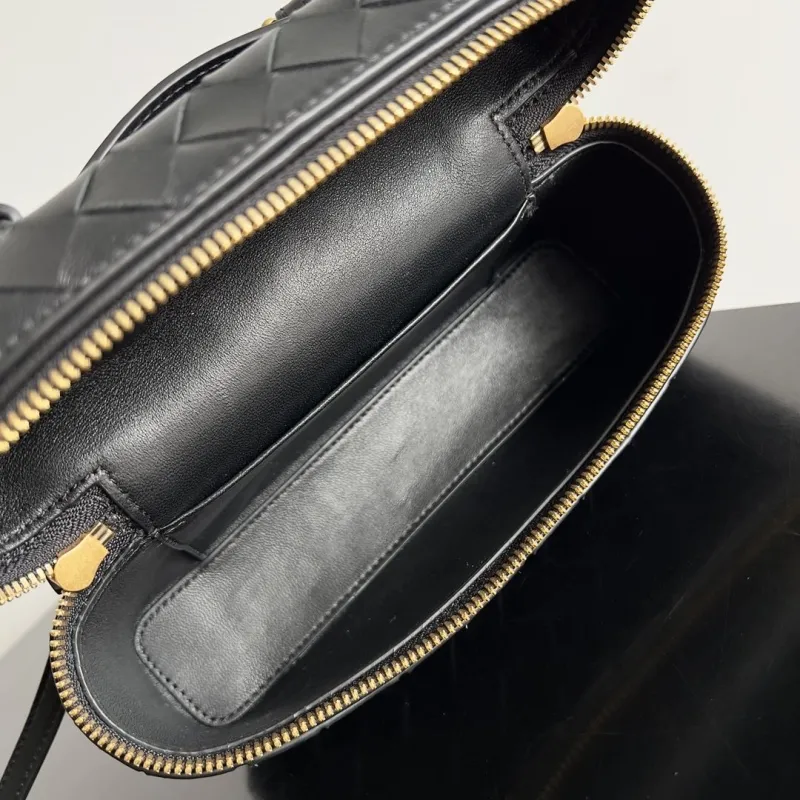 Bottega Veneta Black Woven Leather Crossbody Bag - Image 9