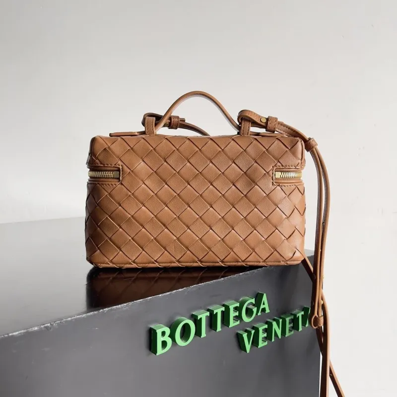 Bottega Veneta Brown Woven Crossbody Bag - Image 3
