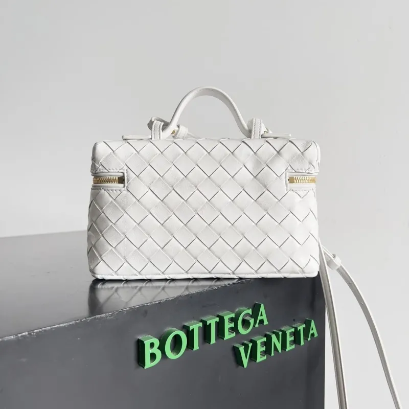 Bottega Veneta White Woven Crossbody Bag - Image 3