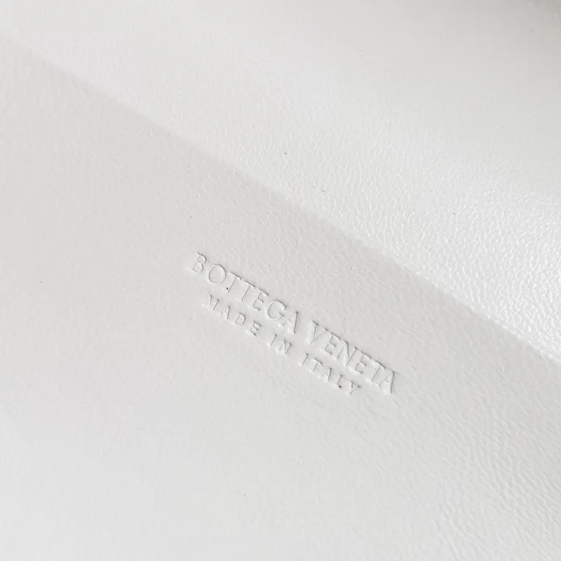 Bottega Veneta White Woven Crossbody Bag - Image 8