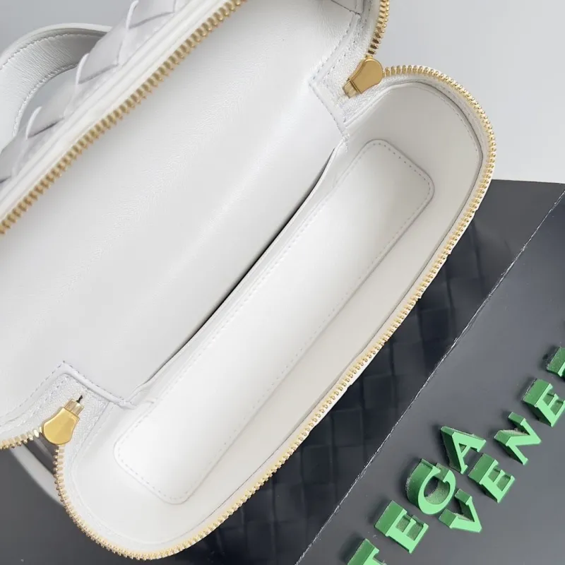 Bottega Veneta White Woven Crossbody Bag - Image 9