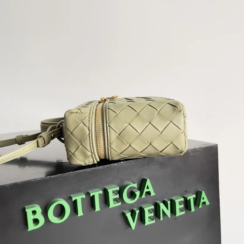 Alternative view of BV Cosmetic Bags-15