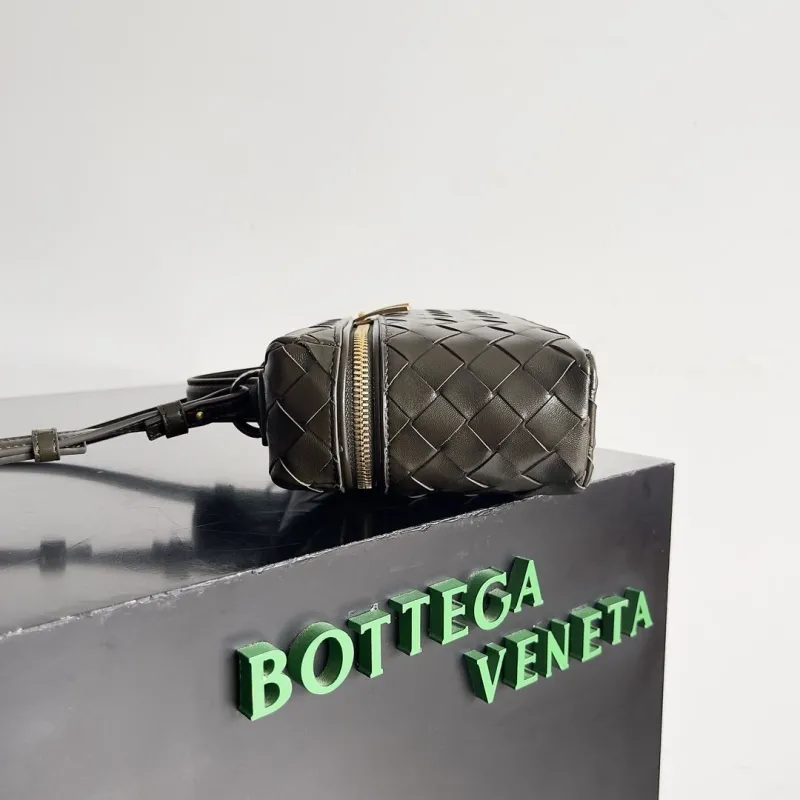 Alternative view of BV Cosmetic Bags-16