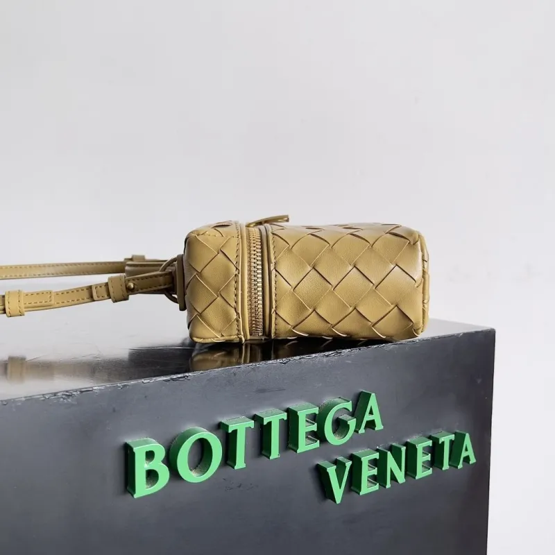 Alternative view of BV Cosmetic Bags-18
