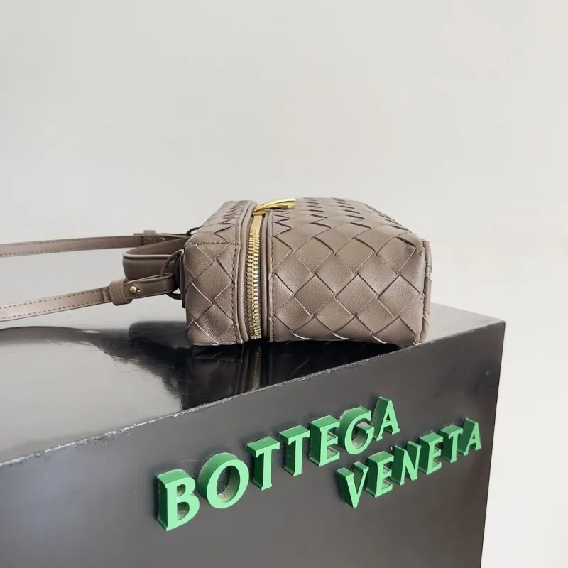 Alternative view of BV Cosmetic Bags-20