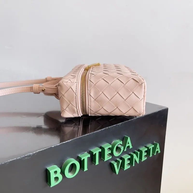 Alternative view of BV Cosmetic Bags-22