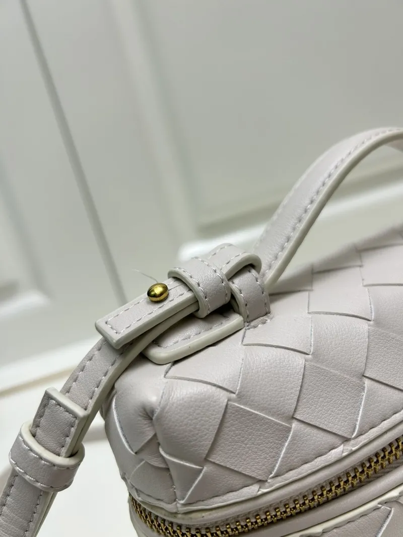 BV S04002 Light Beige Crossbody Bag - Image 5